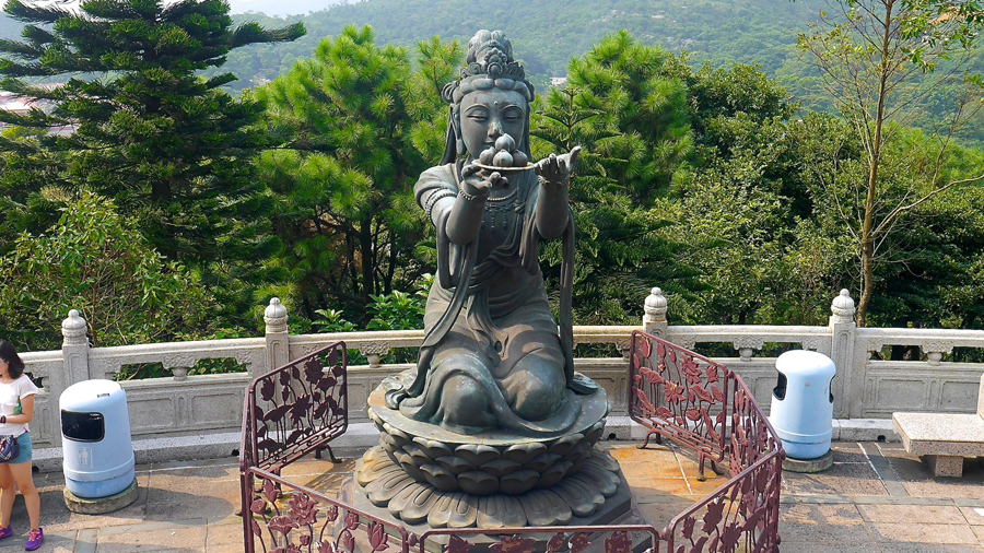One of the many statues surrounding the Big Buddha